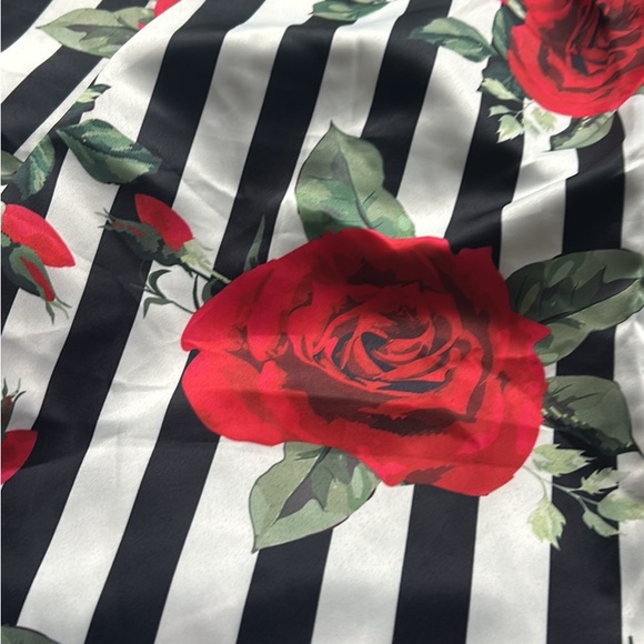 Maxi - Picture 2 of 4